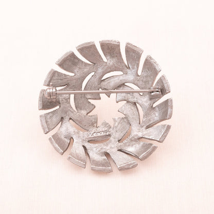 Corocraft-Brosche-silberfarben-rund-durchbrochen-Rückseite-signiert