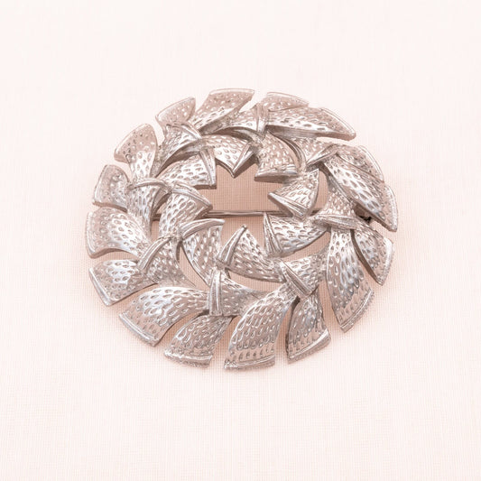 Corocraft-Brosche-silberfarben-rund-durchbrochen