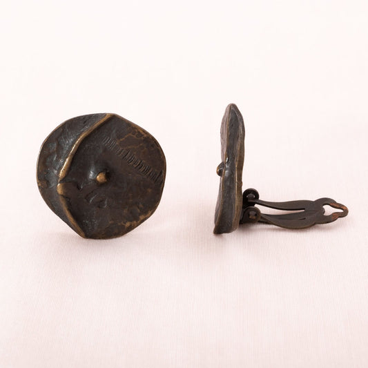 Delphine-Nardin-Ohrclips-rund-aus Bronze
