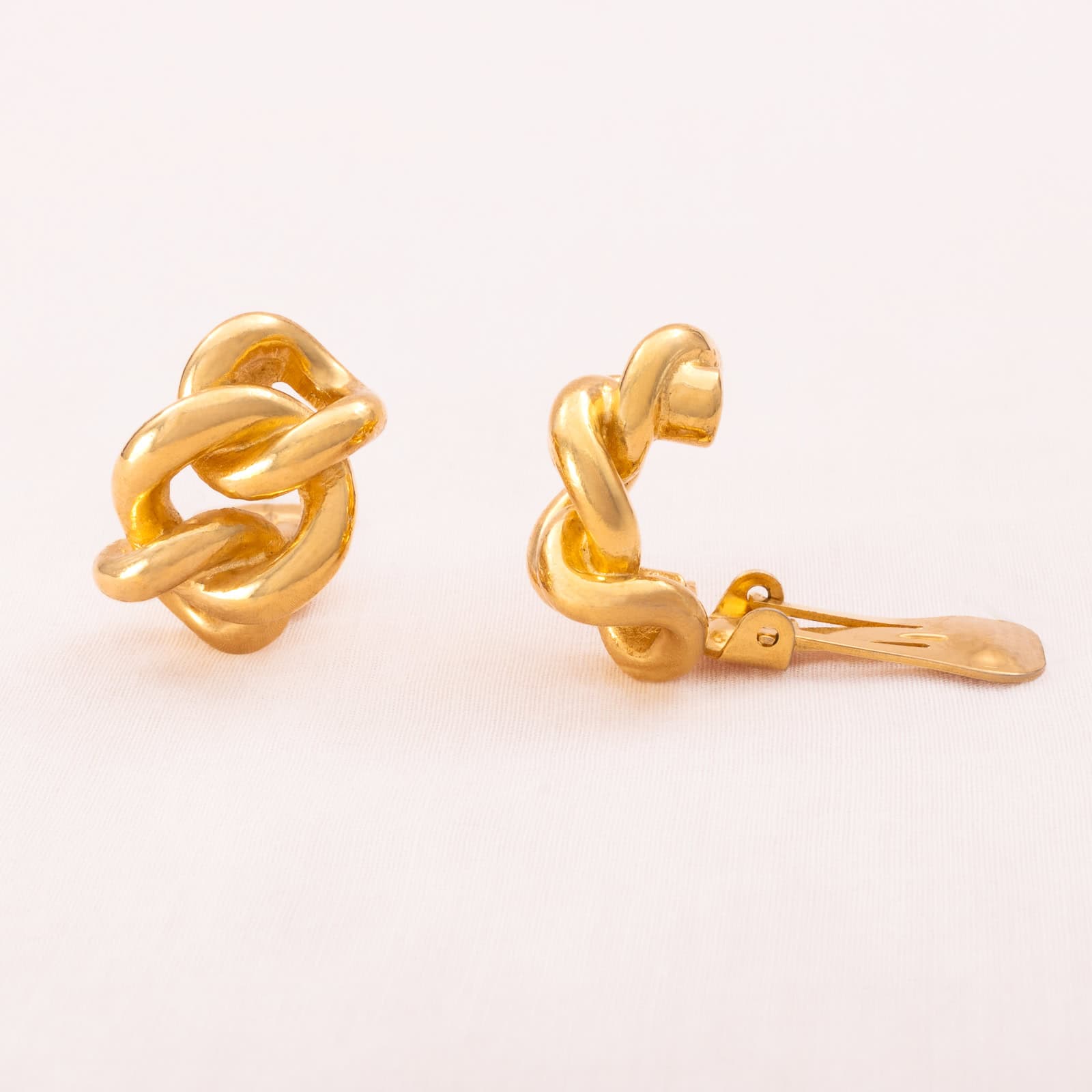 Christian-Dior-Ohrclips-Kettenglieder-Design-vergoldet
