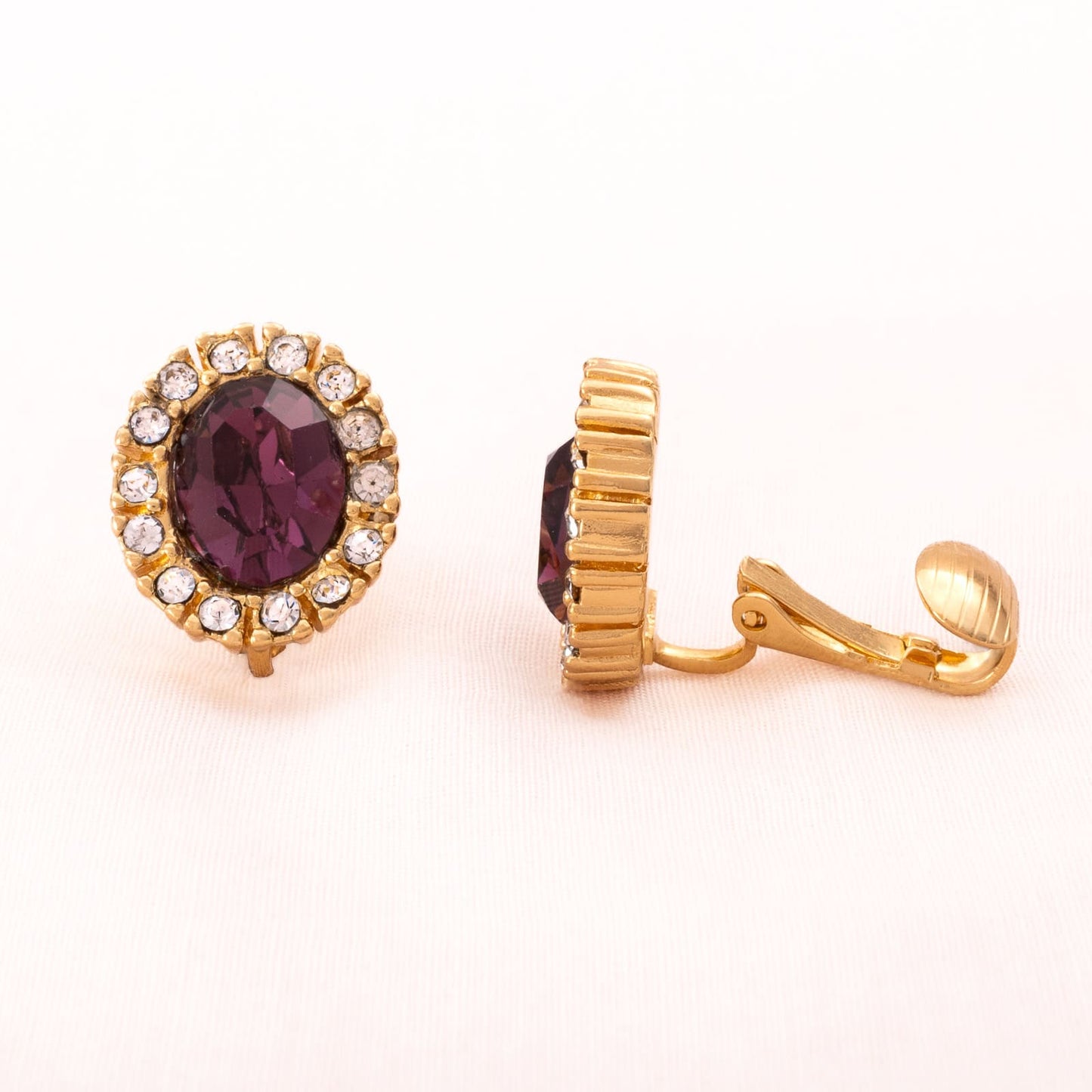 Christian-Dior-Ohrclips-vergoldet-amethystfarbene-Kristalle