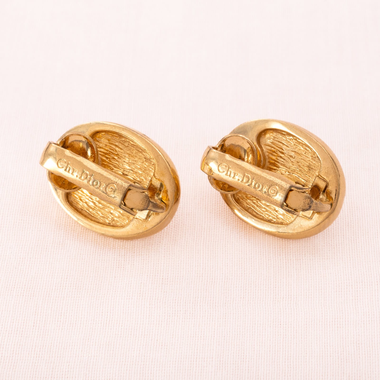 Christian-Dior-kleine-Ohrclips-vergoldete-Rükseiten-Signatur