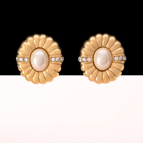 Christian DIOR elegant clip-on pearl earrings