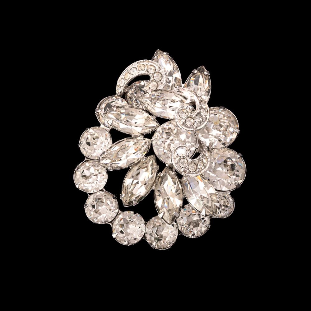 Eisenberg-Brosche-stark-glitzernde-Strasssteine-silberfarben