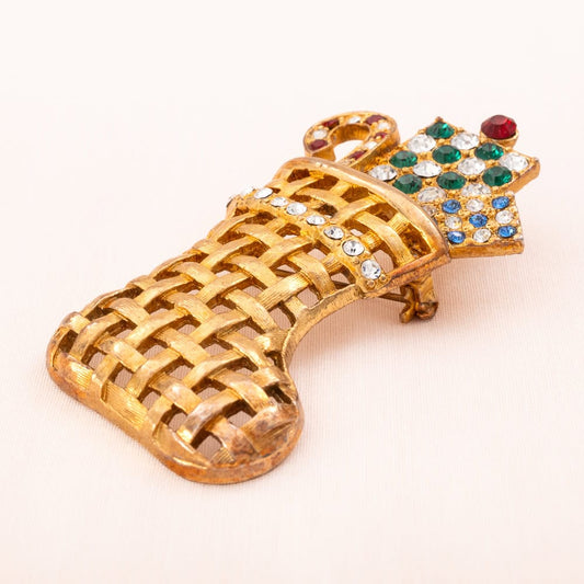 Eisenberg-Ice-Brosche-Weihnachtsmann-Stiefel-vergoldet-gefüllt-mit-Geschenken-Strass-verziert