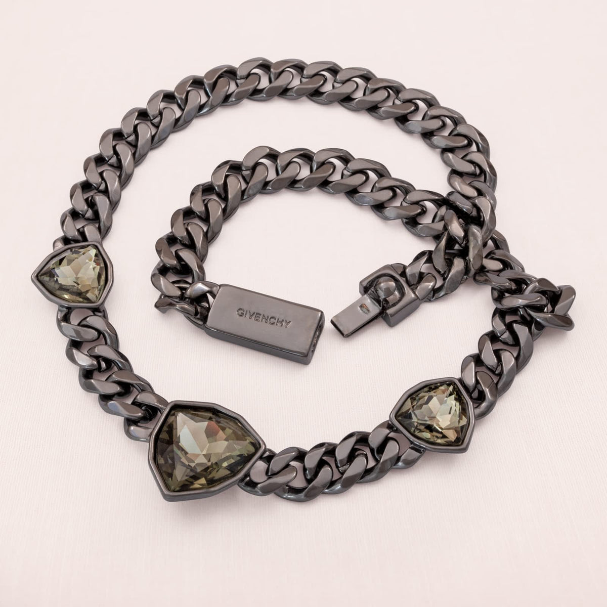 Givenchy-Halskette-klobig-cool-geschwärztes-Metall-graue-Kristalle-signiert
