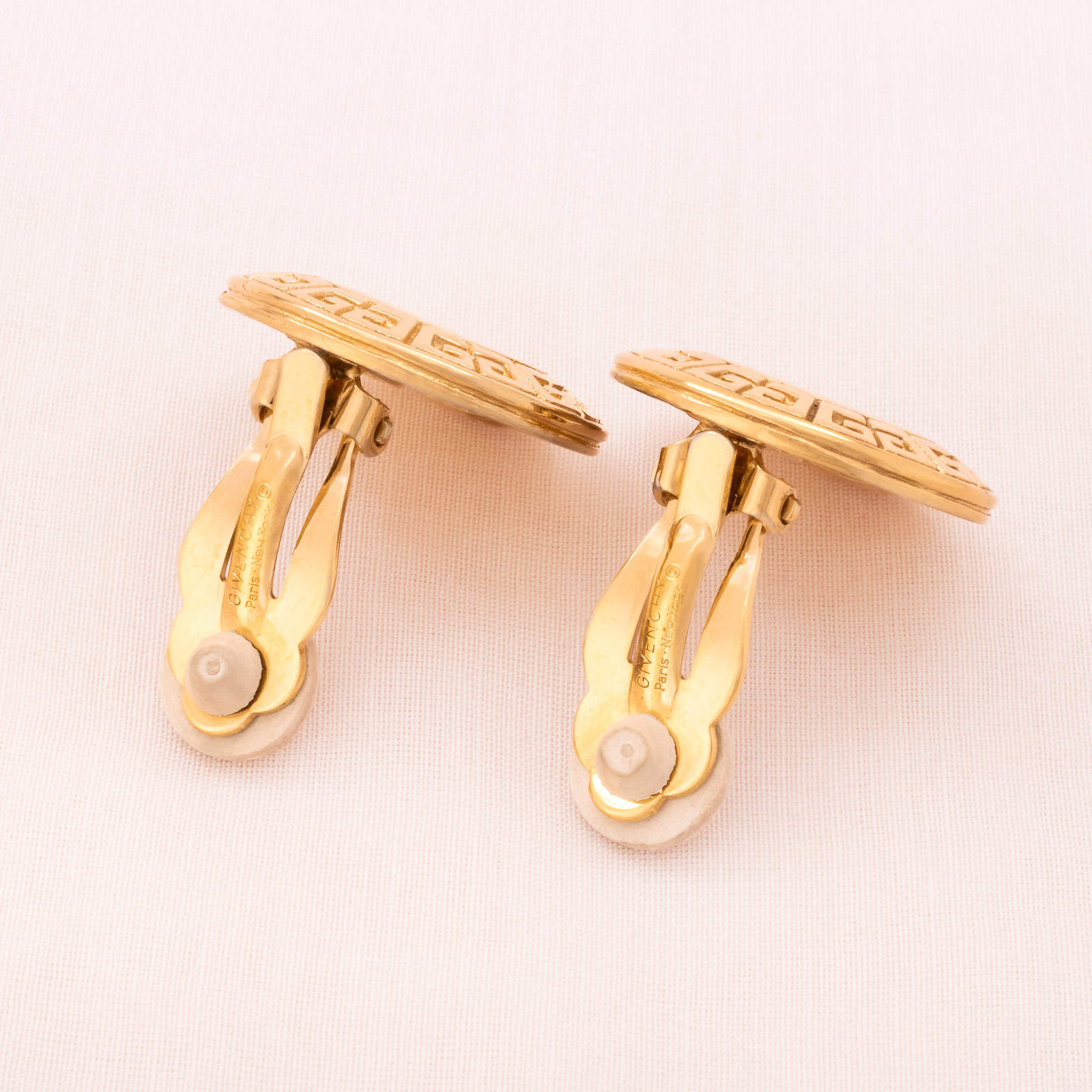 Givenchy-Vintage-Logo-Ohrclips-Signatur-auf-dem-Clip