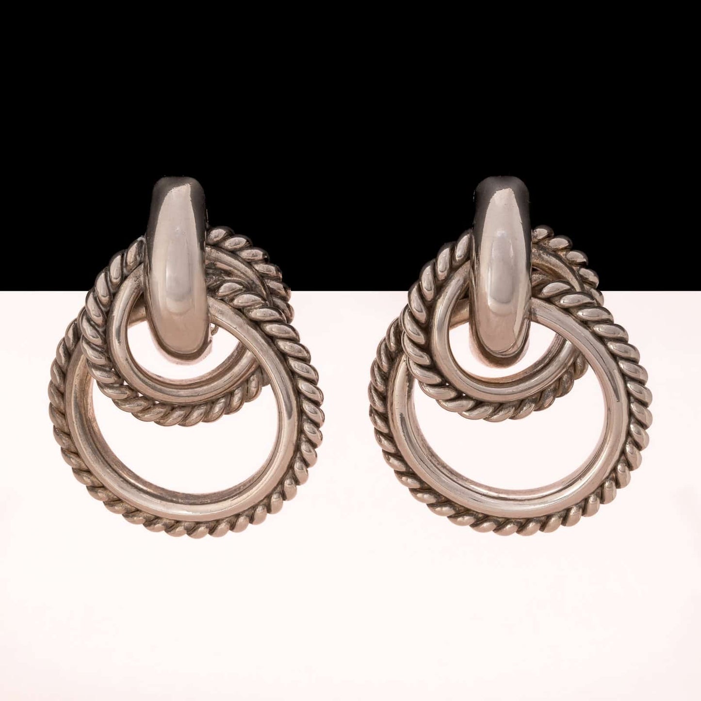 Givenchy-Ohrclips-versilberte-große-ineinander-geschlungene-Ringe-1980er