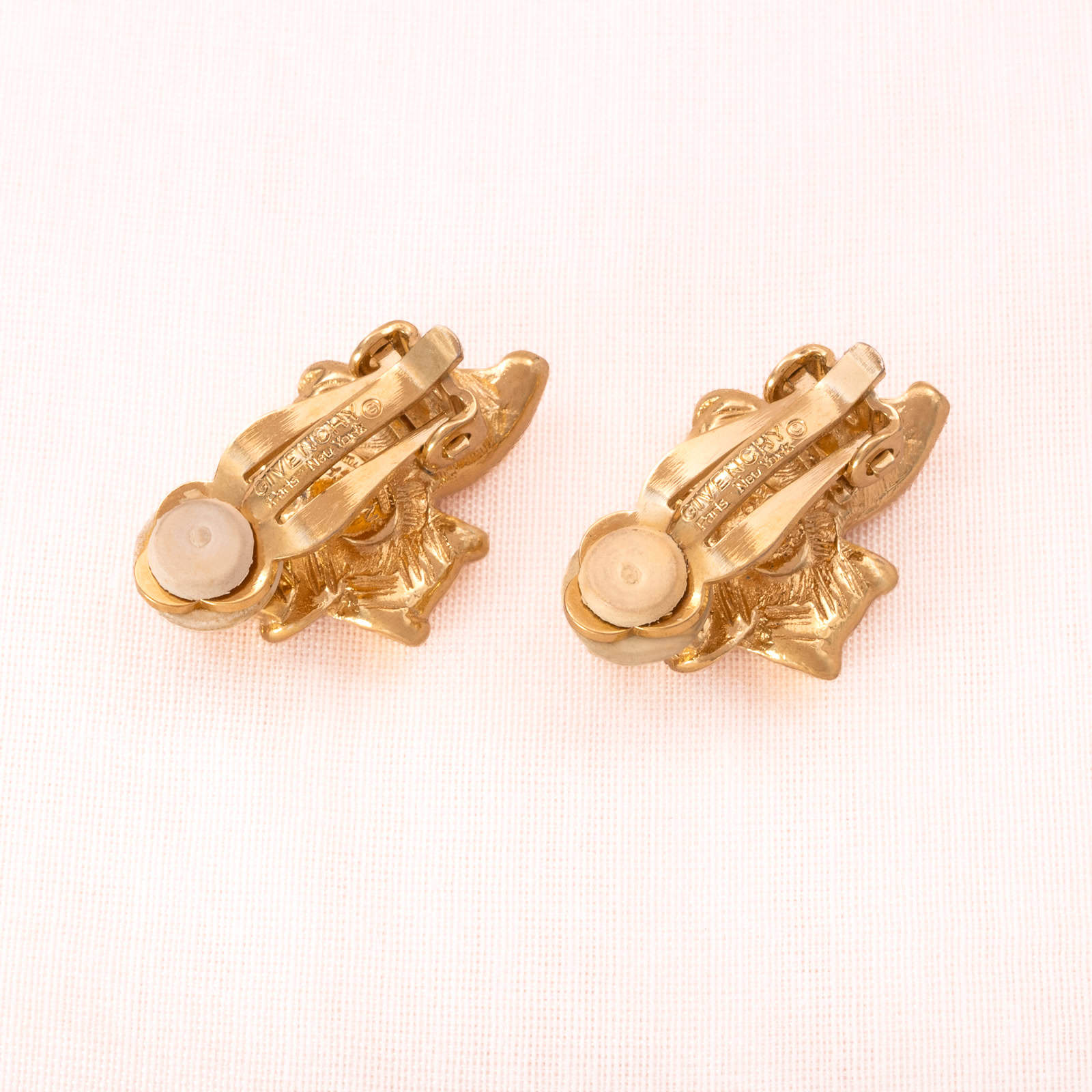 Givenchy-vergoldete-Ohrclips-Rückseiten-Signatur-Paris-New-York
