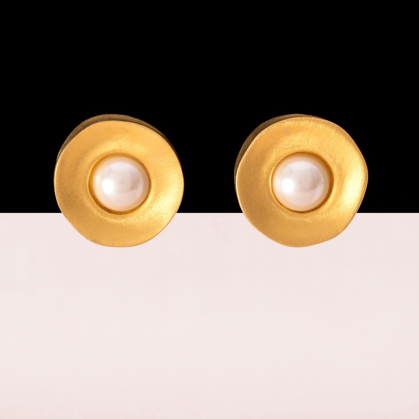 Givenchy-Perlen-Ohrclips-rund-mattvergoldet