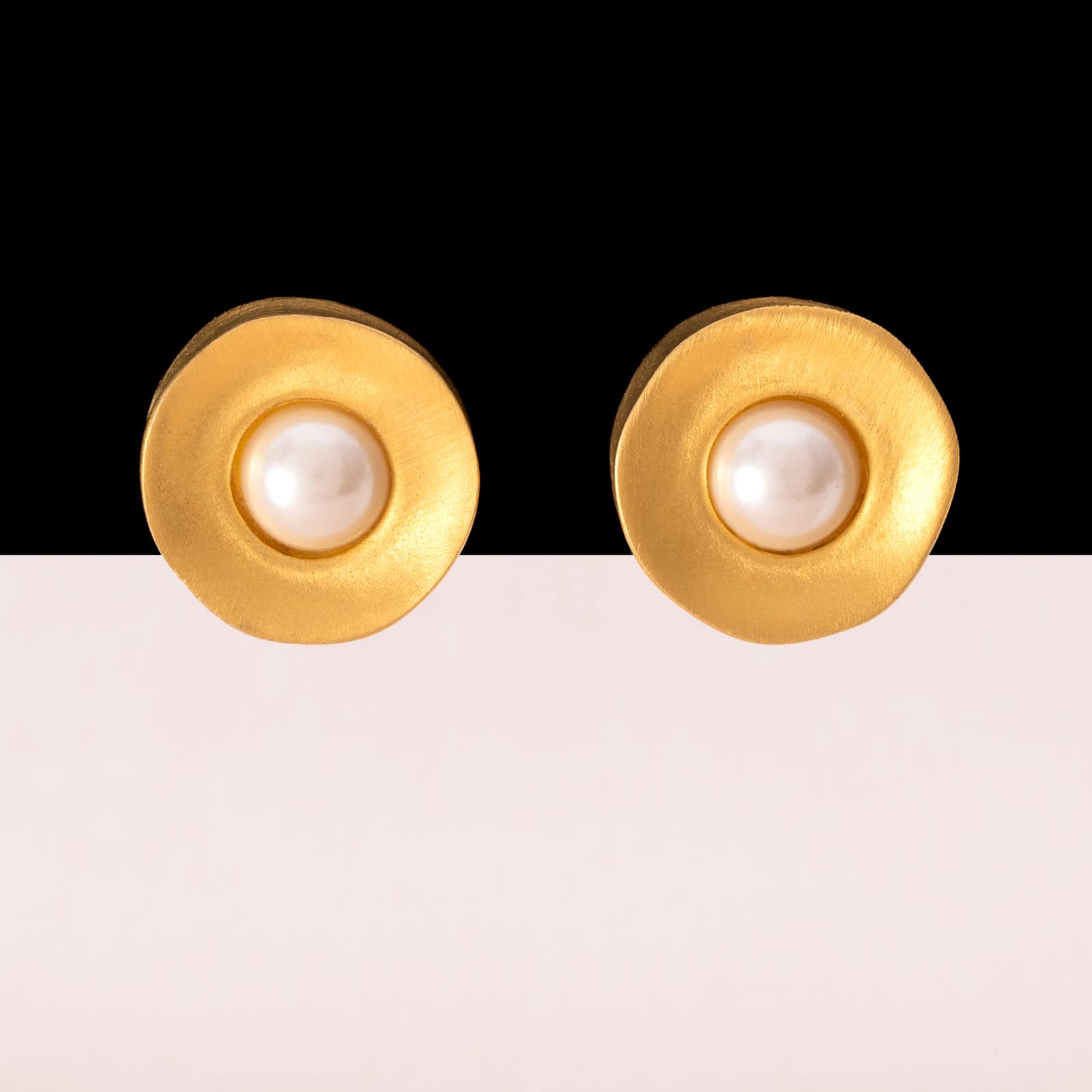 Givenchy-Perlen-Ohrclips-rund-mattvergoldet