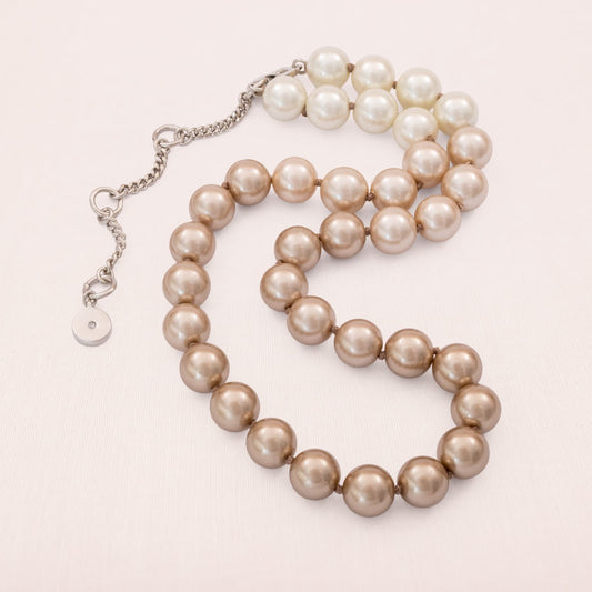 Givenchy-Perlenkette-Perlen-Farbverlauf-weiß-beige