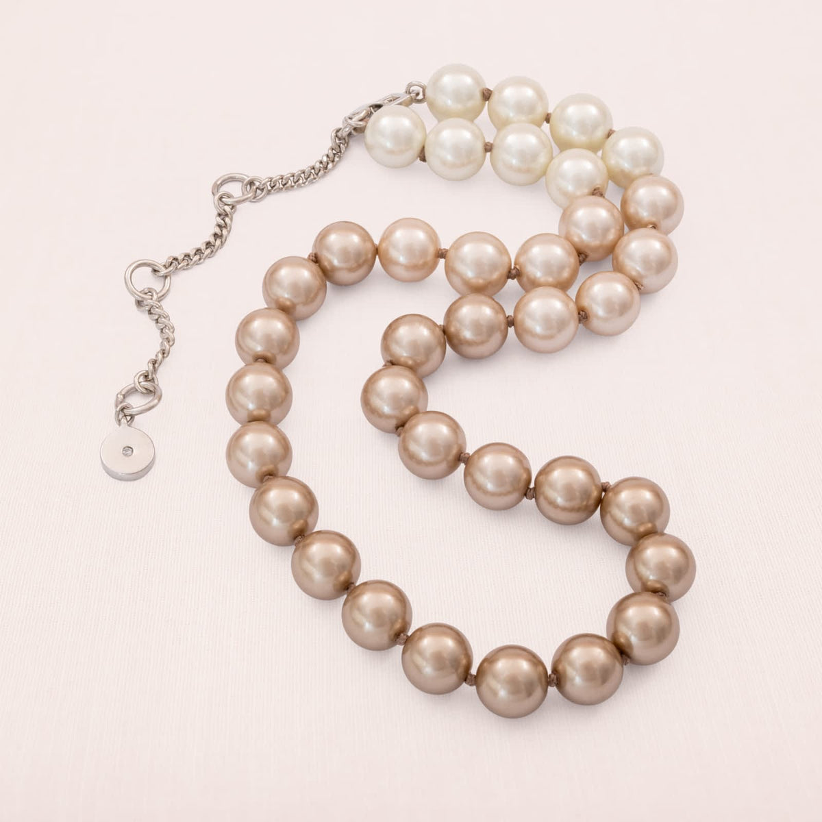 Givenchy-Perlenkette-Perlen-Farbverlauf-weiß-beige