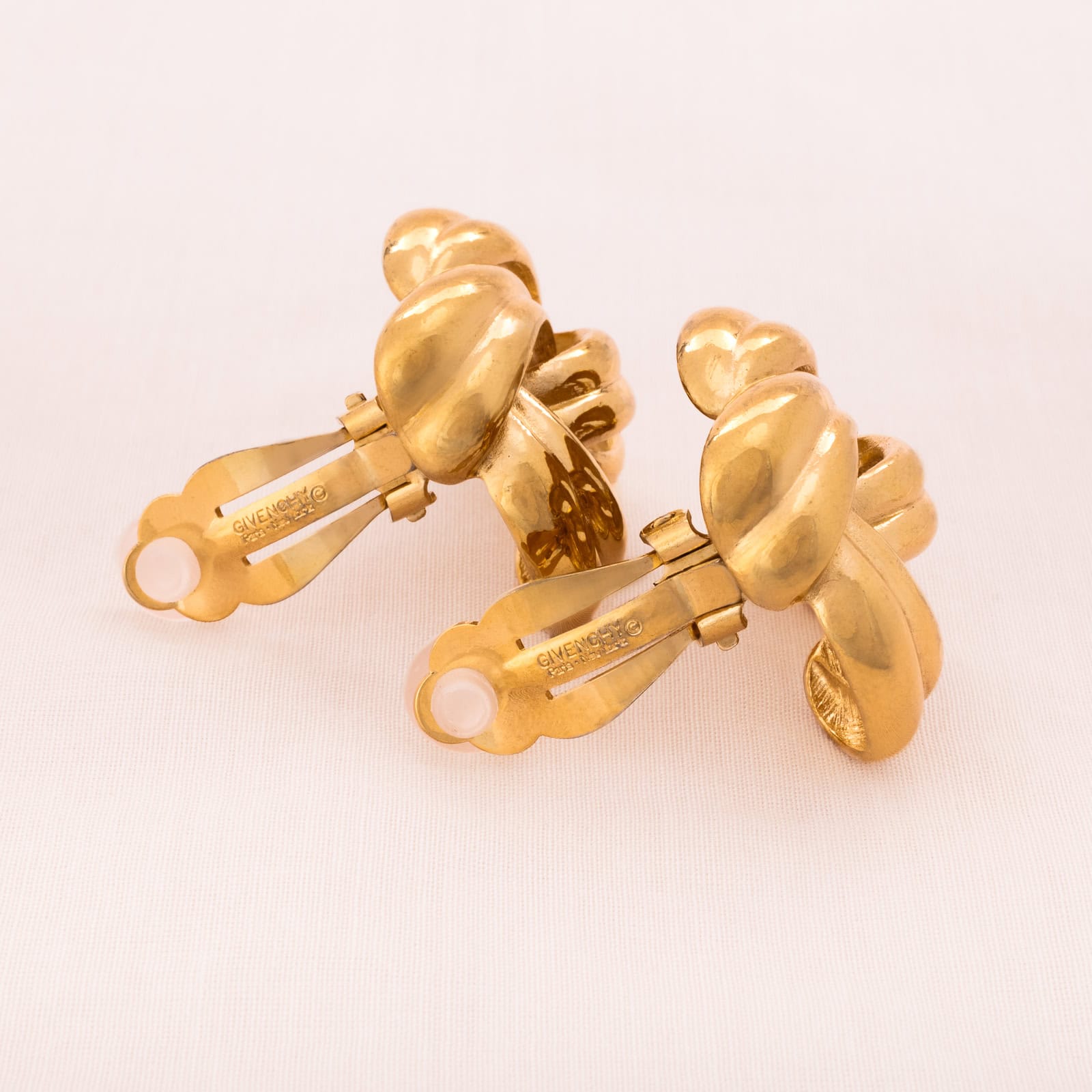 Givenchy-Ohrclips-elegant-geschwungen-Signatur-Clipverschluss
