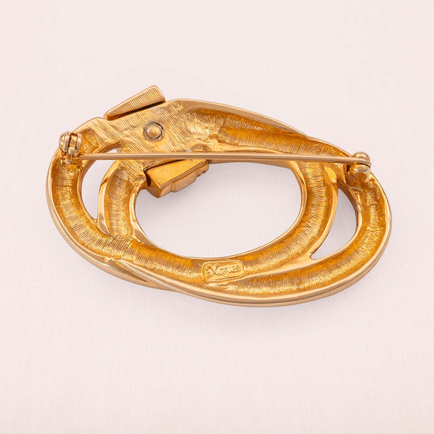Keyes-Brosche-vergoldete-Rückseite-signiert