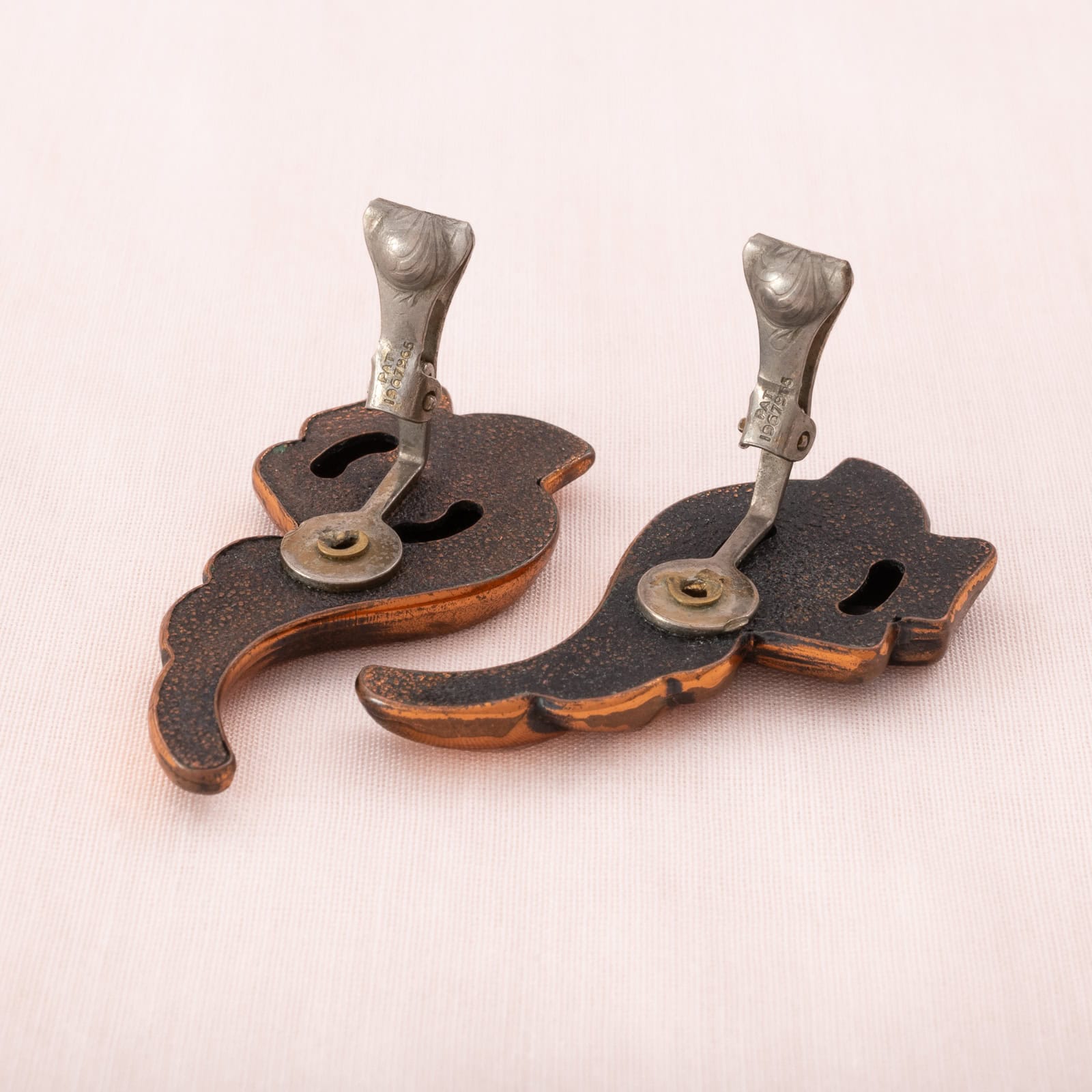 Kupfer-Ohrclips-Art-Deco-Design-Rückseiten-Patentnummer-1934
