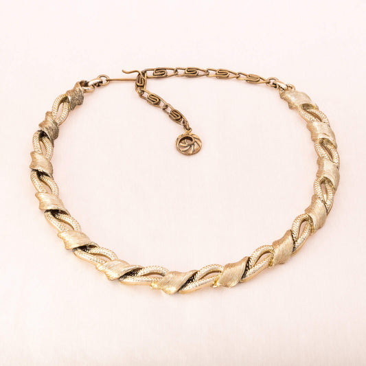 Lisner-Halskette-1960er-gedrehtes-Design-hellgoldfarben