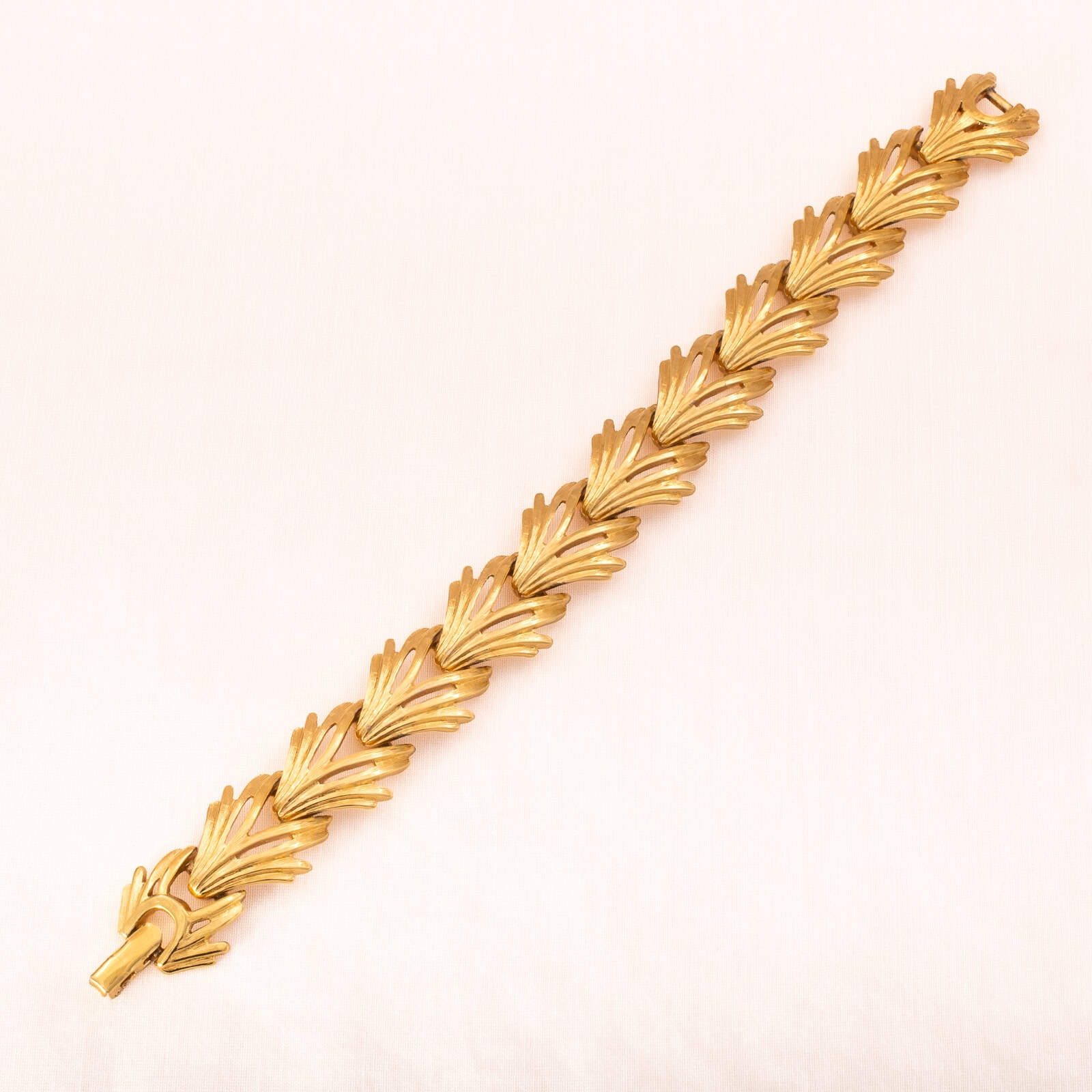 Monet-Armband-vergoldet-abstrakte-Blätter-Kettenglieder