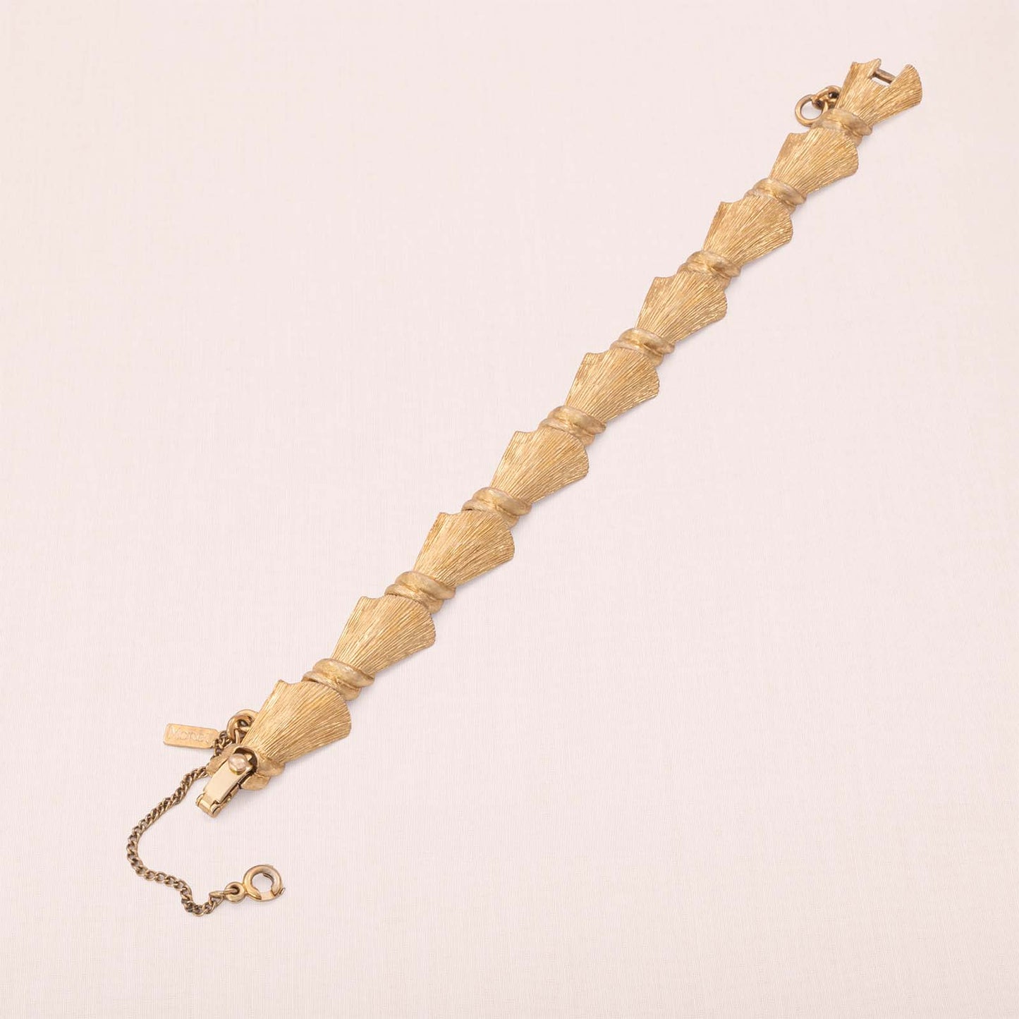 Monet-Armband-vergoldet-elegantes-1960er-Design