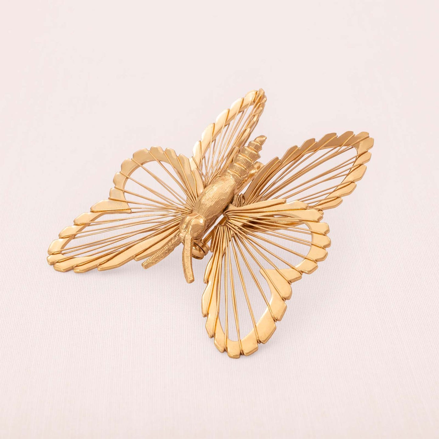 Monet-Brosche-Draht-Schmetterling-vergoldet
