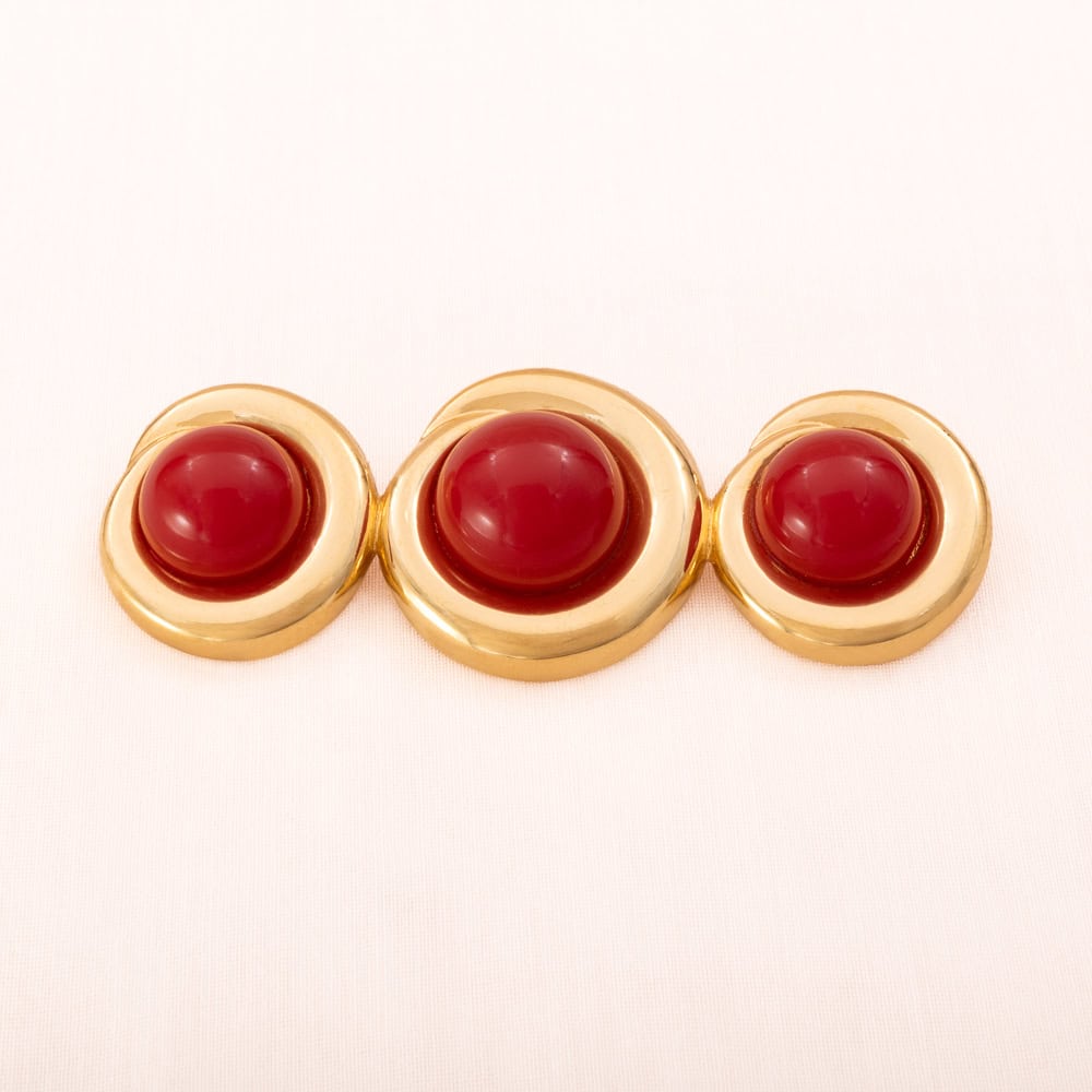 Monet-Brosche-vergoldet-drei-rote-Kunststoff-Cabochons