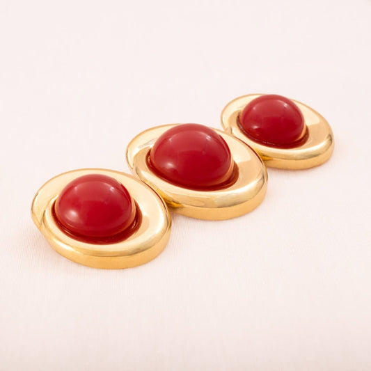 Monet-Brosche-vergoldet-drei-rote-Kunststoff-Cabochons