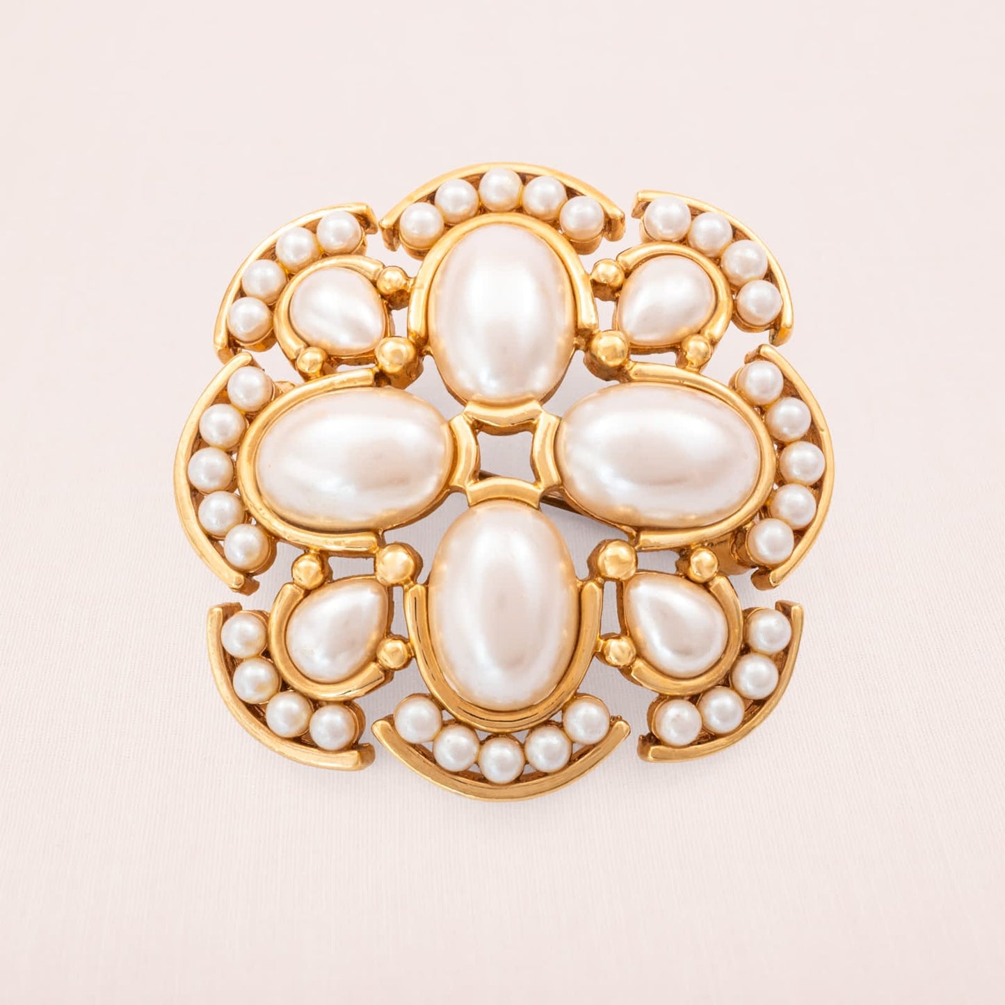 Monet-Brosche-vergoldet-ovale-Perlen-Tropfenperlen-elegantes-Design
