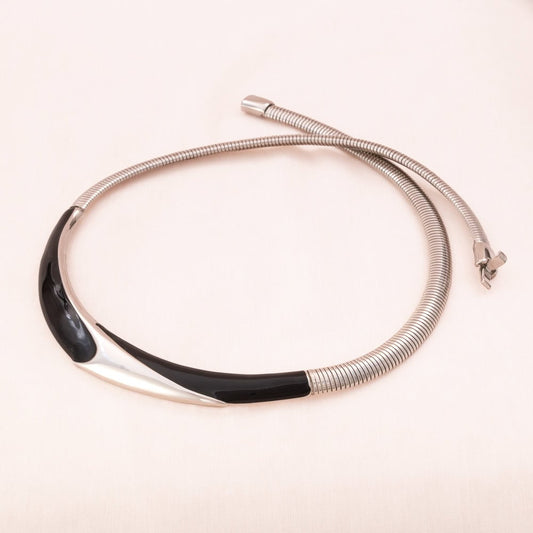 Monet-Halskette-Choker-silberfarben-schwarze-Emaille-modernistisches-Design