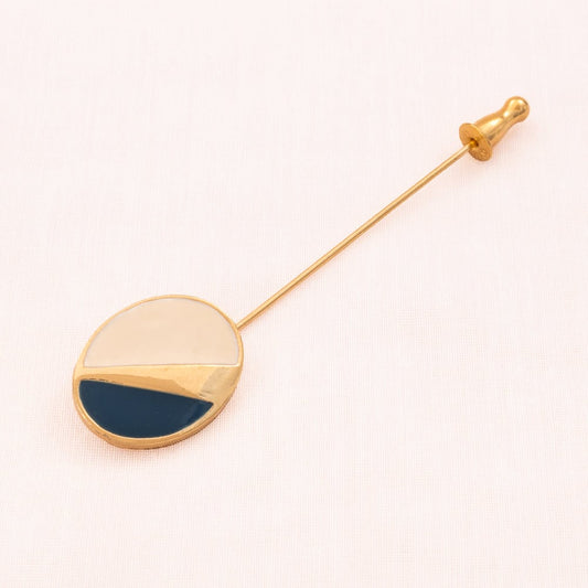 Monet-Nadelbrosche-vergoldet-oval-dunkelblaue-cremefarbene-Emaille