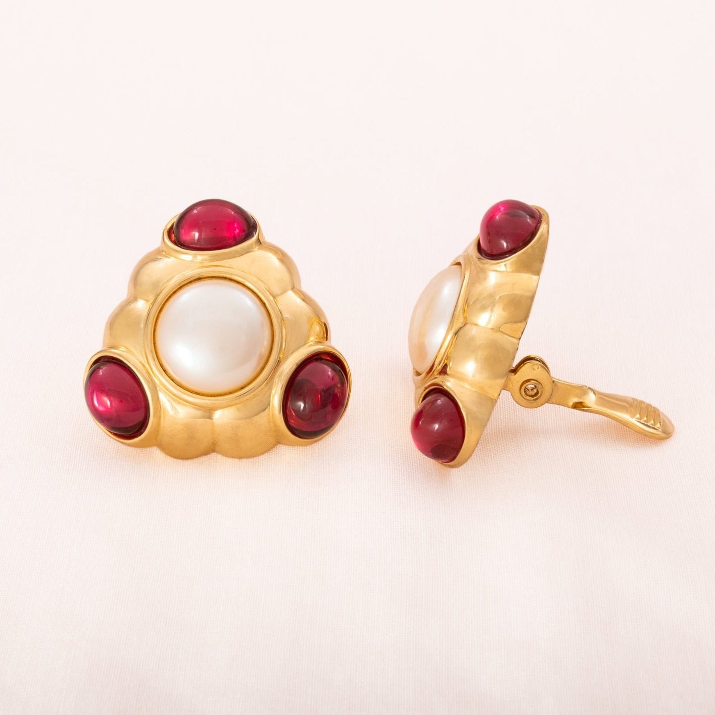 Monet-Ohrclips-vergoldet-Perle-pinkfarbene-Cabochons