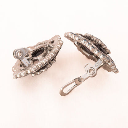 Monet-Große-Ohrclips-rhodinierte-Rückseiten-seitlich-signiert