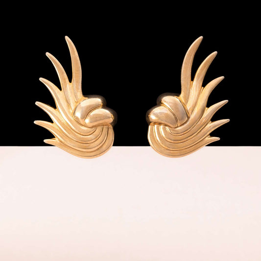 Monet-Ohrclips-1952-vergoldet-schwungvolles-Hollywood-Design