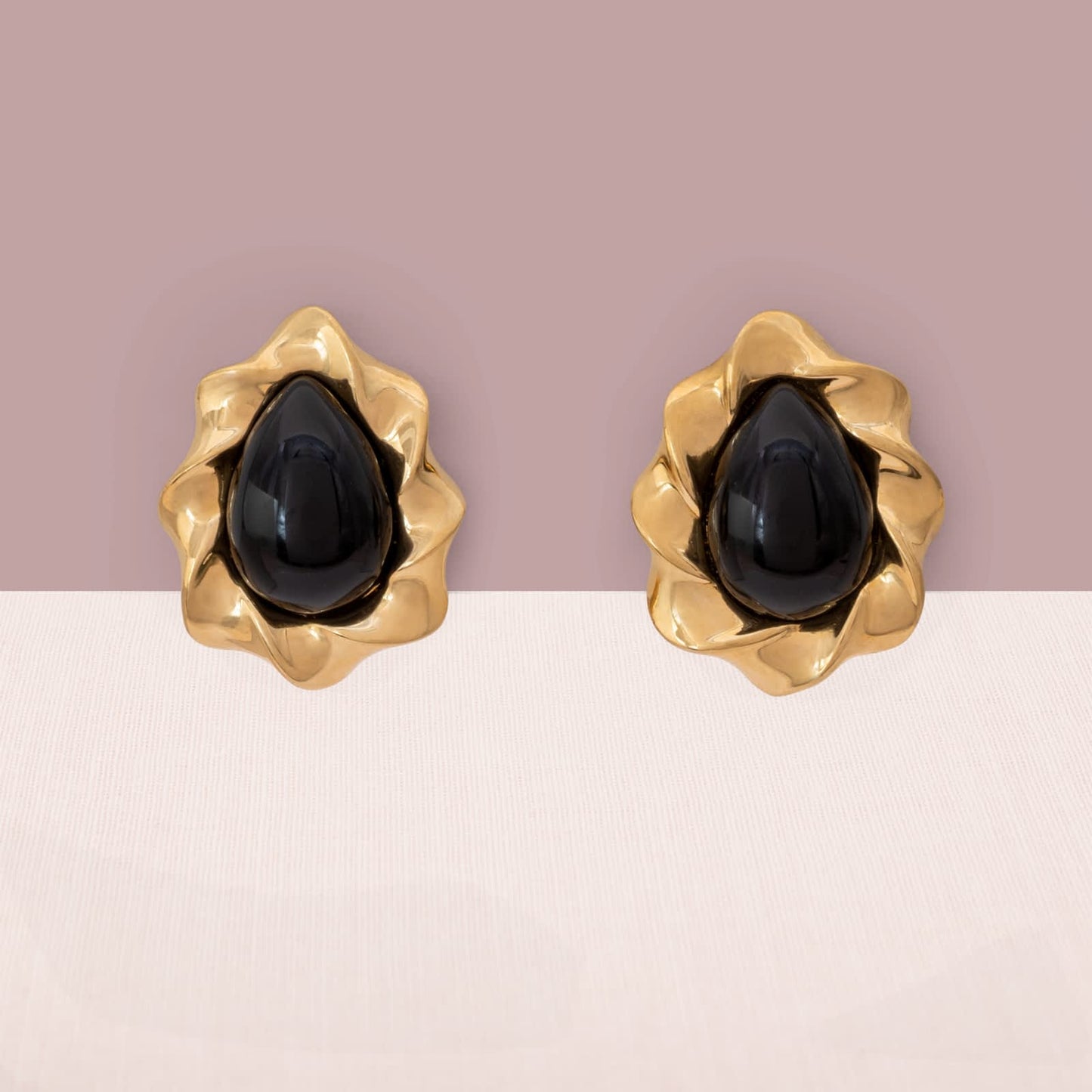 Monet-Ohrclips-vergoldet-schwarze-Cabochons