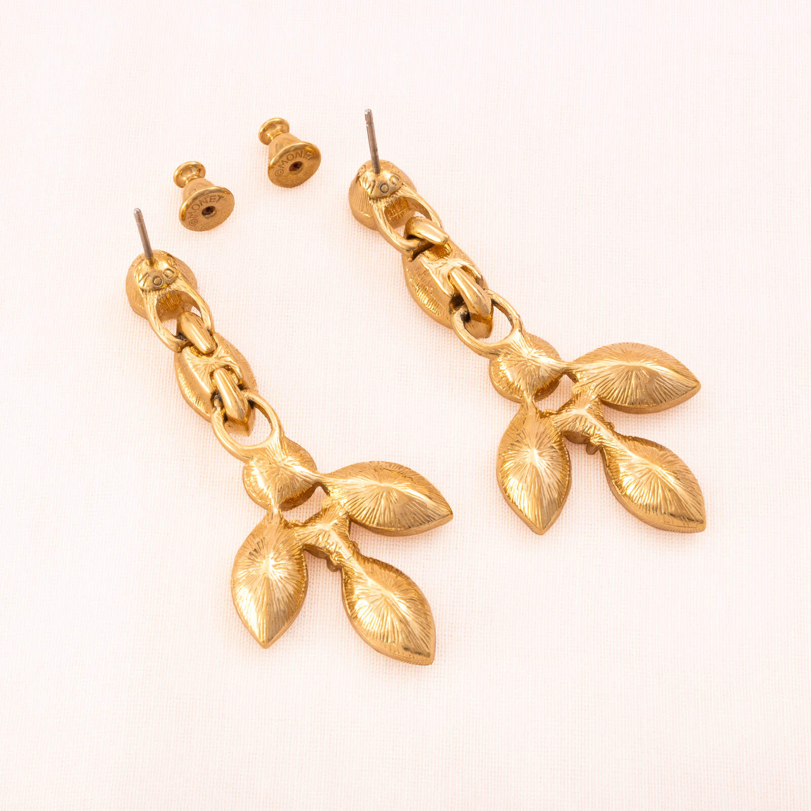 Monet-Ohrringe-vergoldete-Rückseiten-signiert