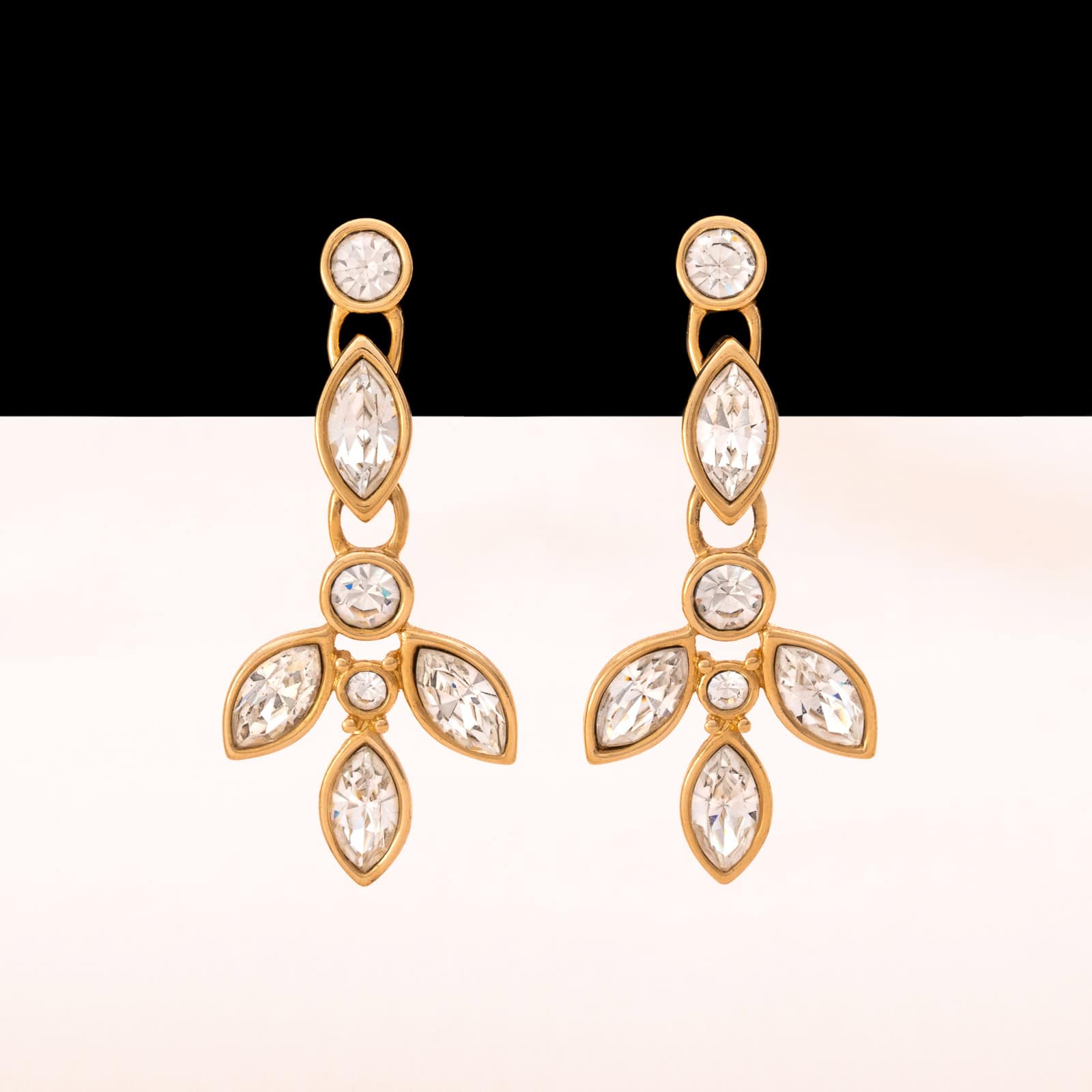 Monet-Ohrringe-vergoldet-Kristall-Hänger-Navetteschliff