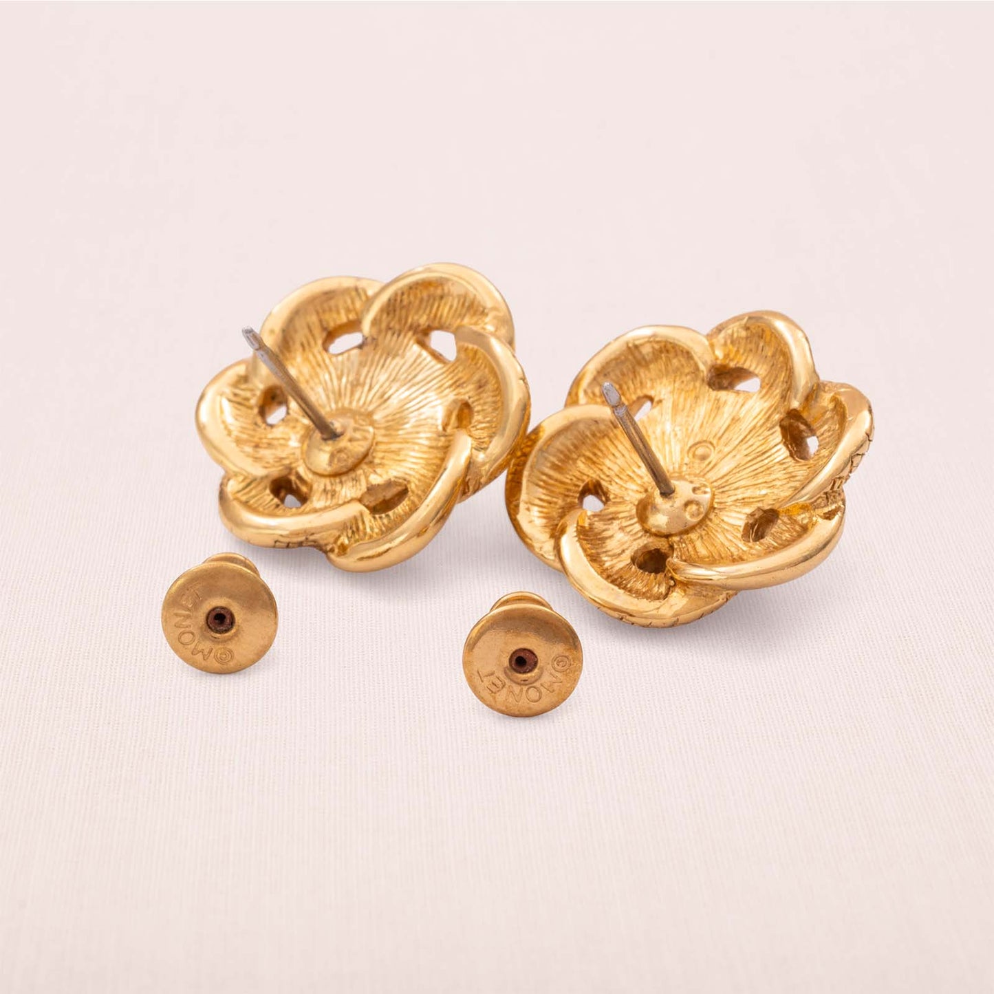 Monet-Ohrringe-vergoldete-Rückseiten-signiert