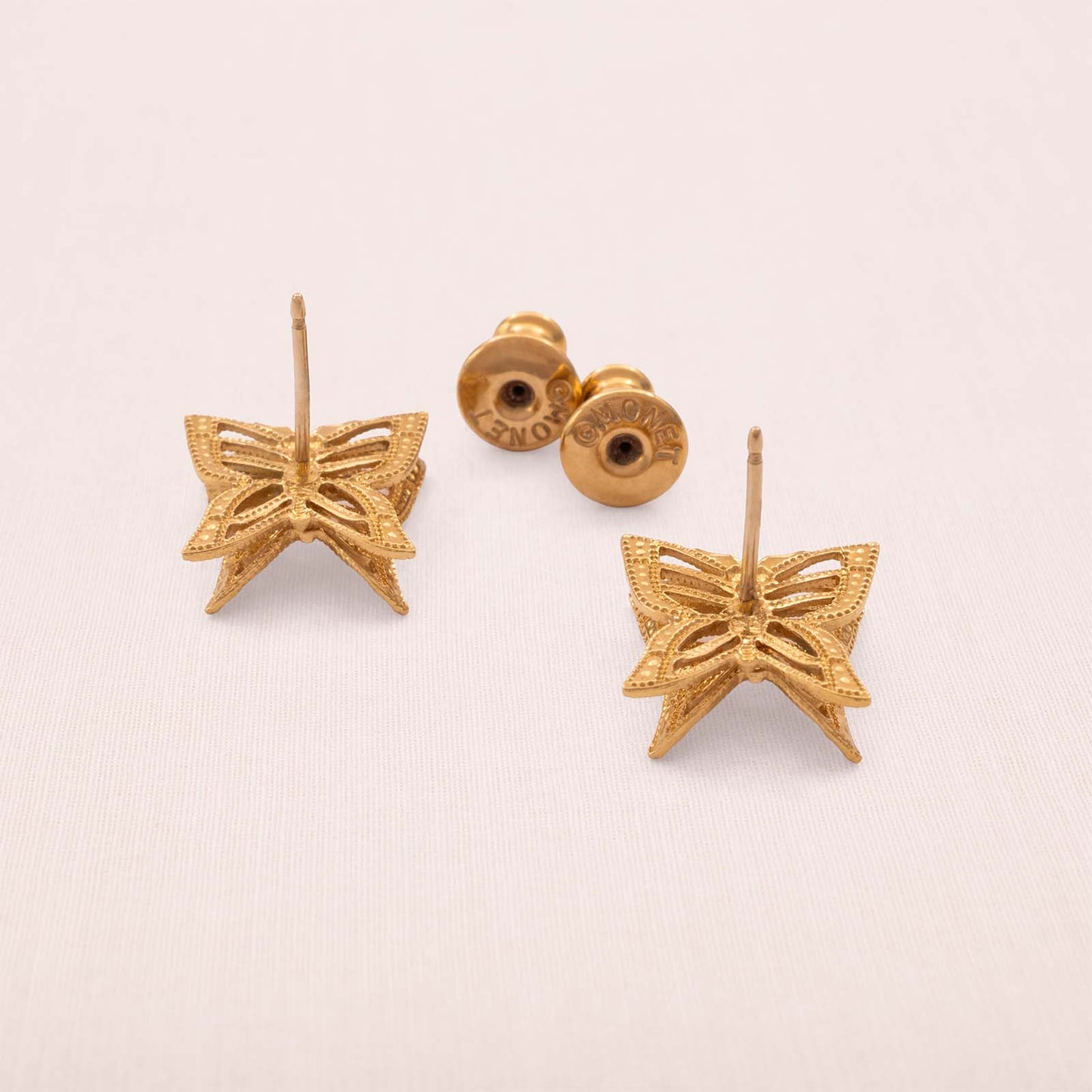 Monet-Ohrringe-vergoldete-Schmetterlinge-signierte-Stecker
