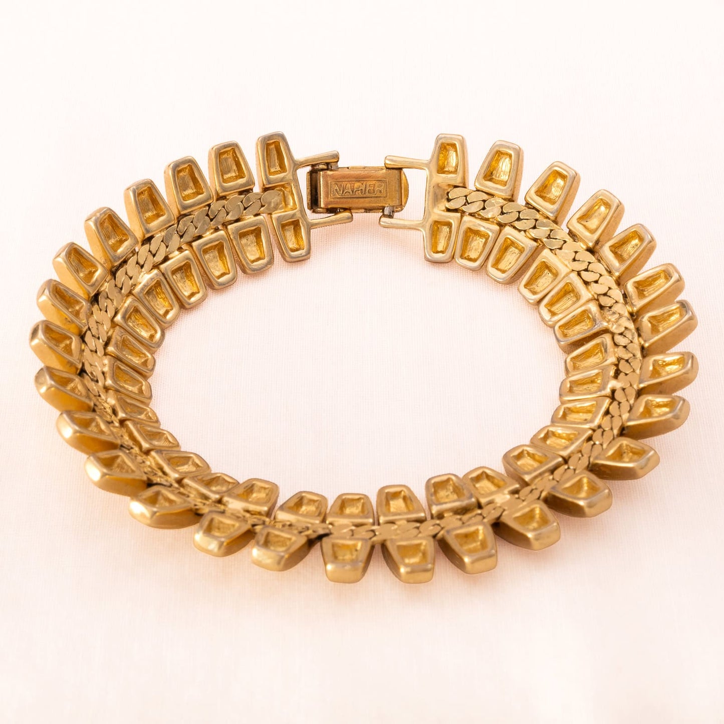 Napier-Armband-vergoldete-Rückseite-signiert