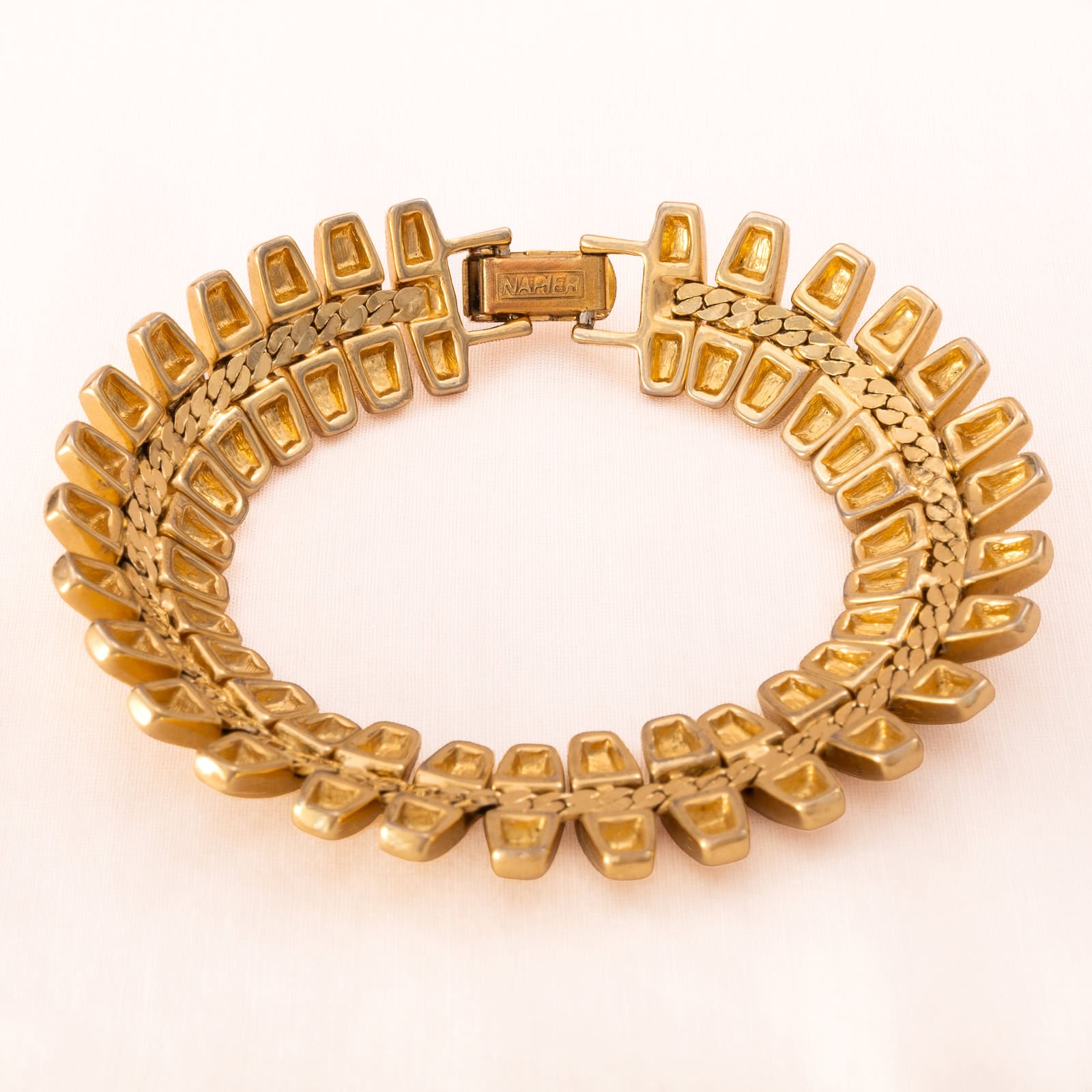 Napier-Armband-vergoldete-Rückseite-signiert