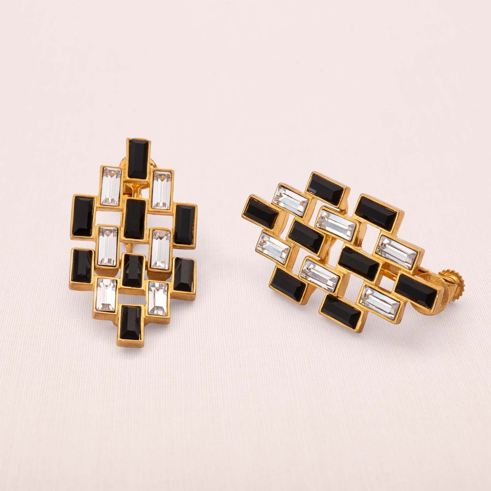 Napier-Ohrclips-Hänger-Schwarzweiße-Baguette-Strasssteine