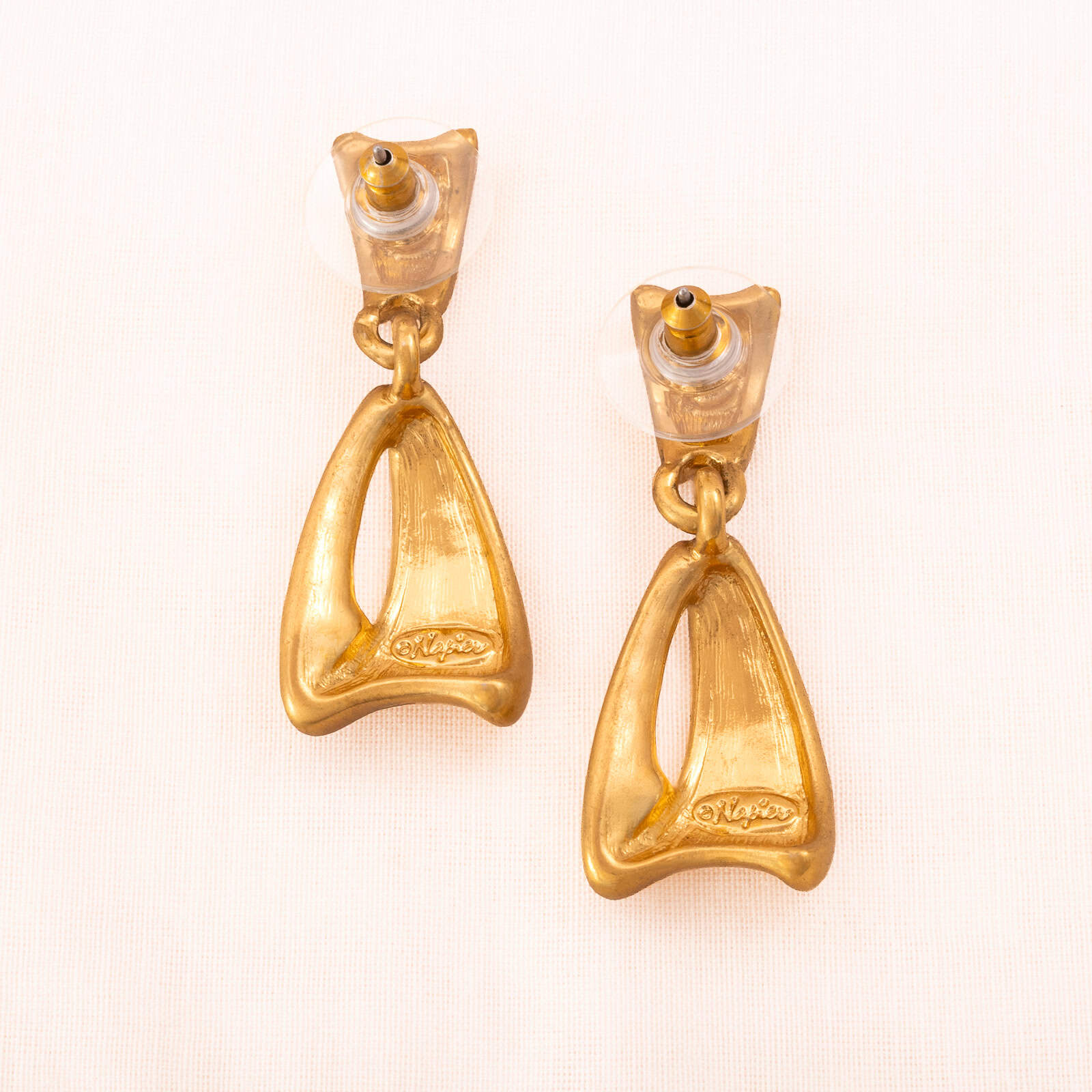 Napier-Ohrringe-Hänger-Schlaufen-matt-vergoldete-Rückseiten-signiert