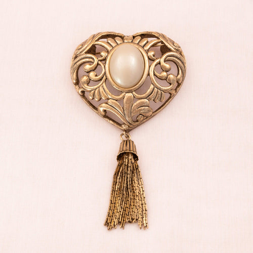 RICHELIEU brooch in heart shape with pearl and tassel