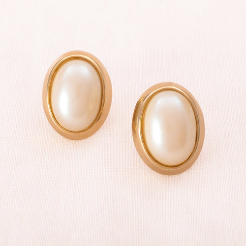 RICHELIEU oval pearl earrings in a gold-plated setting