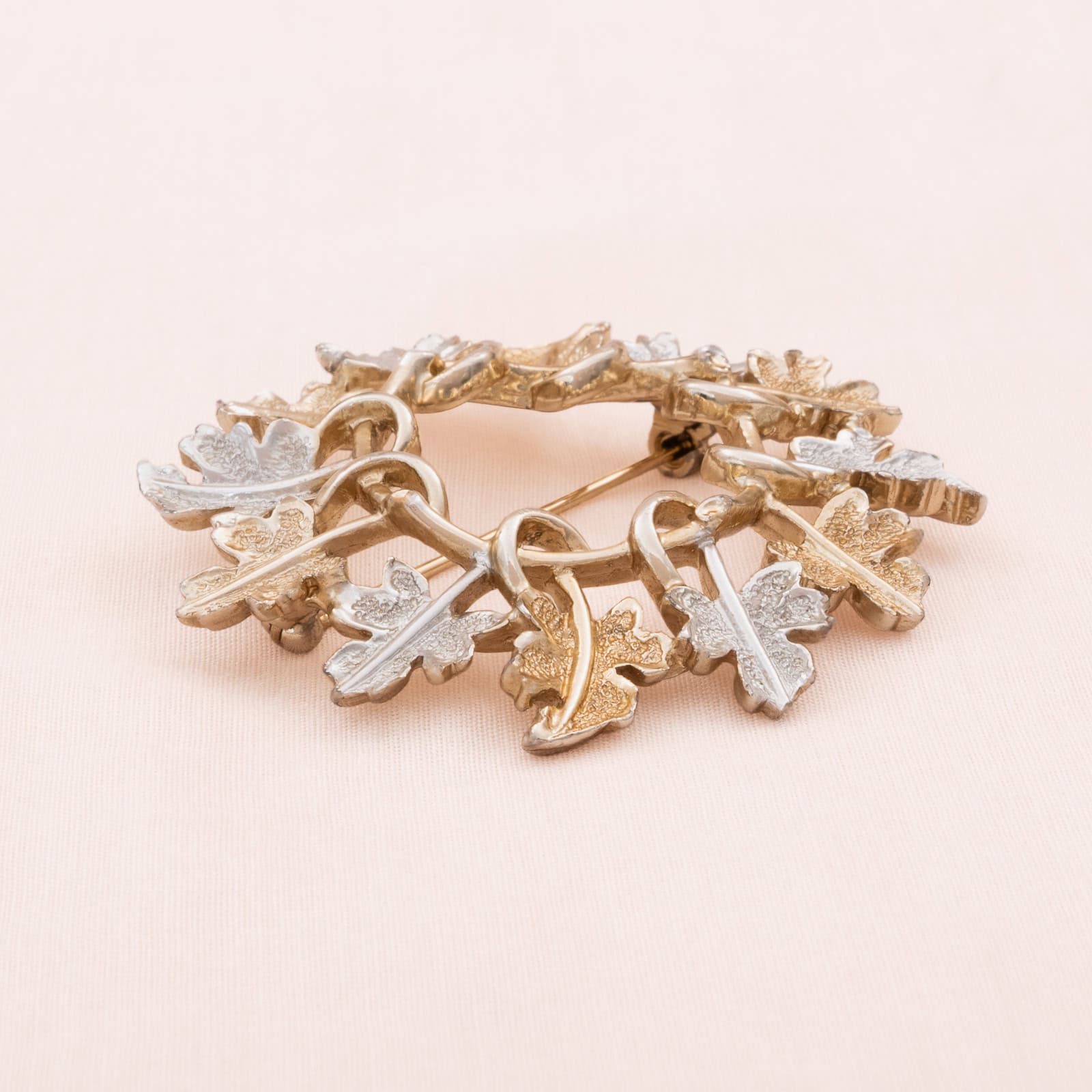 Sarah-Coventry-Brosche-Blätter-Kreis-Girlande-bicolor