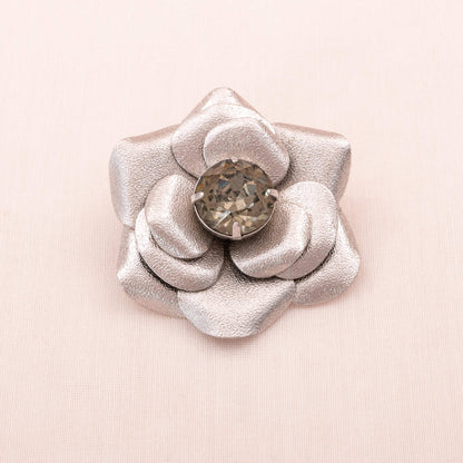 Sarah-Coventry-Brosche-Blume-silberfarben-grauer-Strassstein