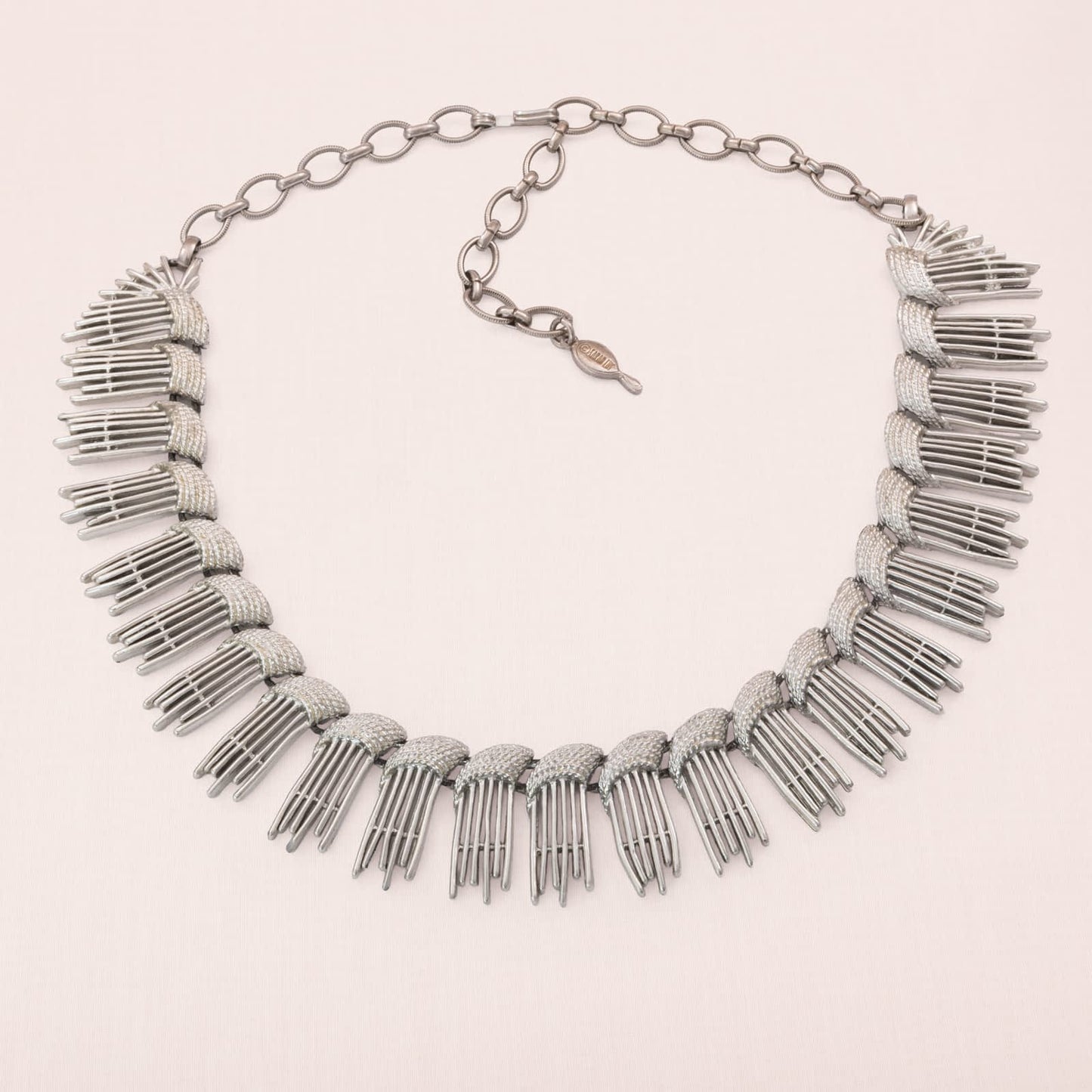Sarah-Coventry-Halskette-silberfarben-Collier-Design-1962