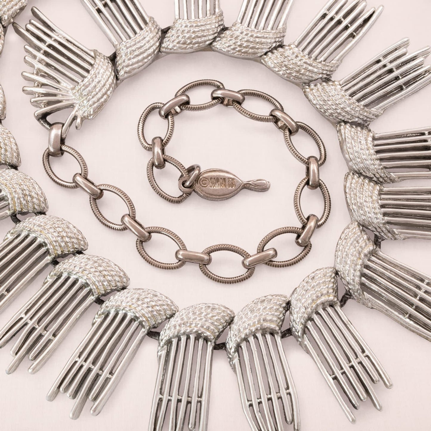 Sarah-Coventry-Halskette-silberfarben-Collier-Design-1962-Verschluss-signiert
