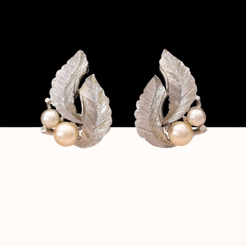 SARAH COVENTRY silberfarbene Ohrclips mit Perlen von 1964