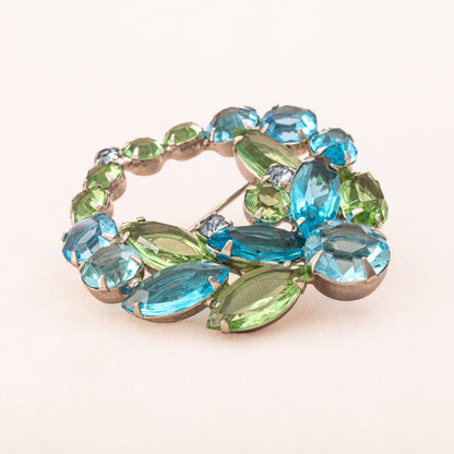 Strass-Brosche-hellgrüne-hellblaue-offen-gefasste-Kristalle