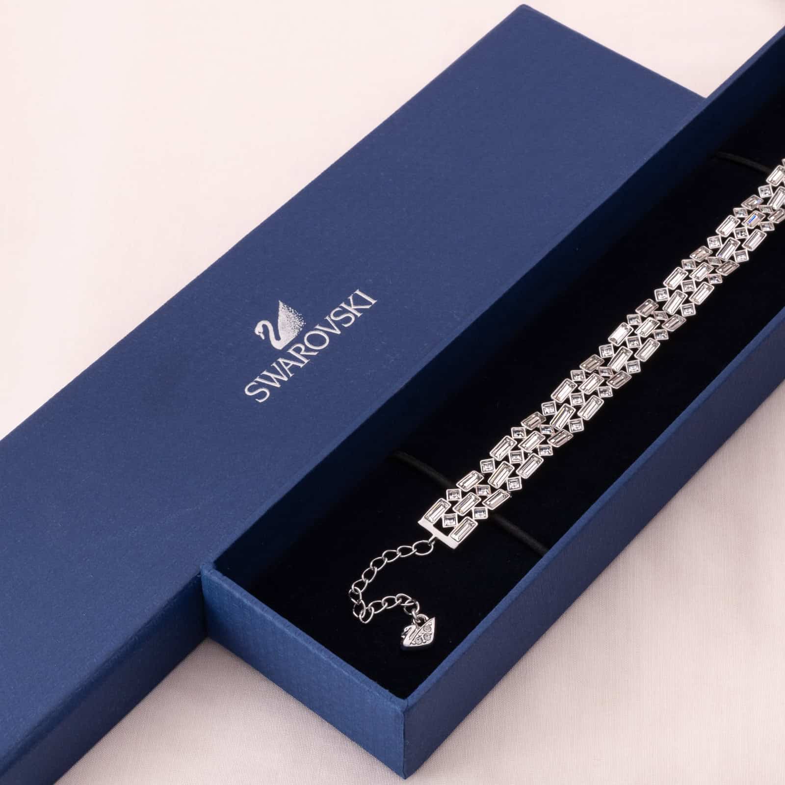 Swarovski-Armband-Baguettesteine-und-quadratische-Kristalle-in-blaiuer-Box